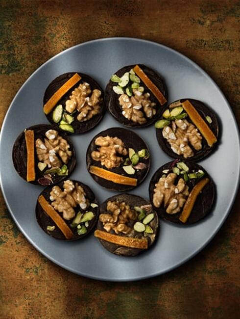 Treize desserts et un verre de blanc