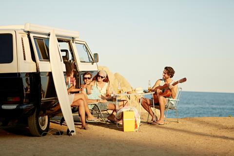 0_Bandeau Intro - Vacances insolites en août- BALISE ALT_vacances insolites avec les chèques-vacances en août_